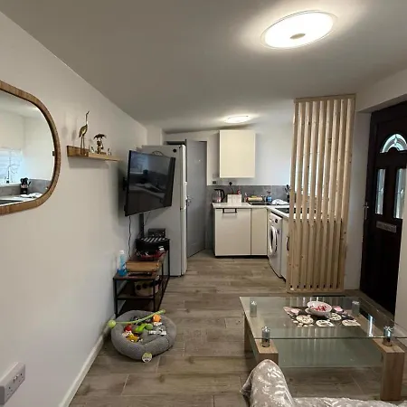 Our Beautiful Little House Makes Magical Apartamento Bristol